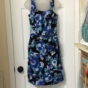 👗 Beautiful floral dress NWOT